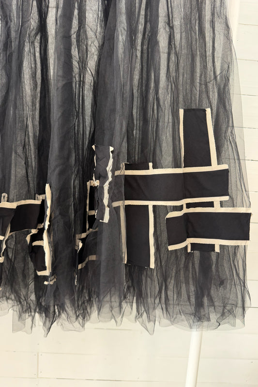Gonna Ampia in Tulle con Applicazioni Geometriche