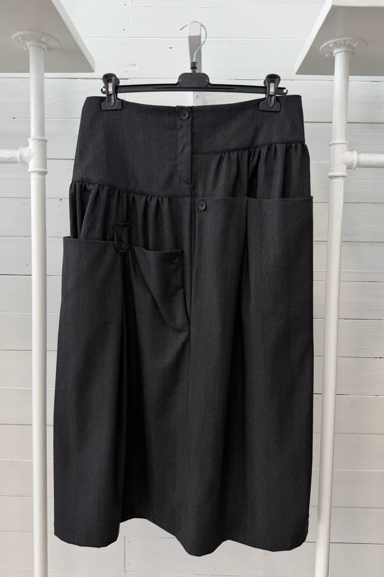 Gonna midi con maxi tasche applicate