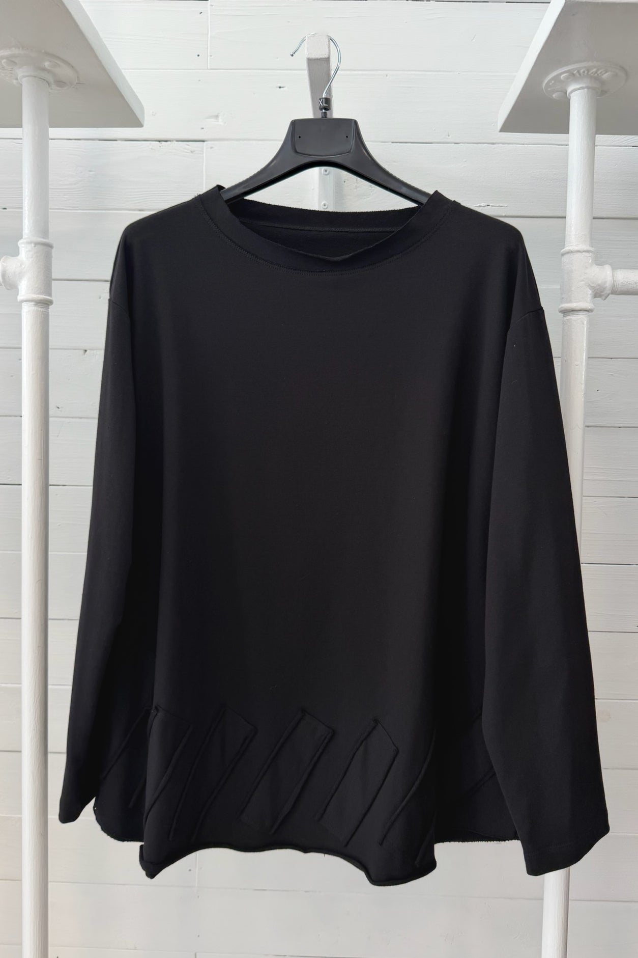Maglia Ampia con Applicazioni Geometriche