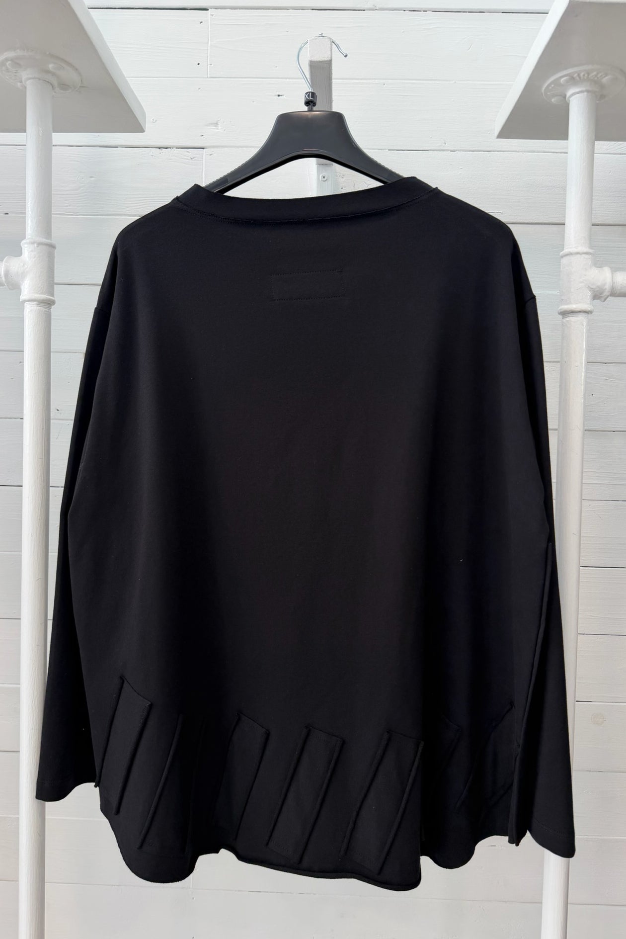 Maglia Ampia con Applicazioni Geometriche