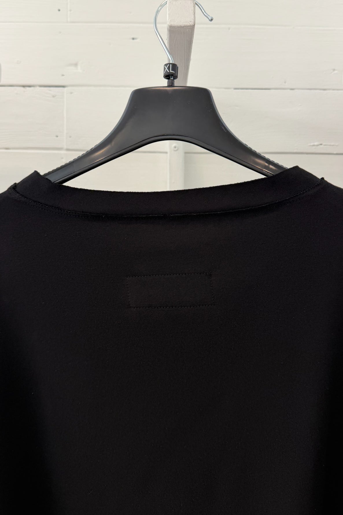 Maglia Ampia con Applicazioni Geometriche
