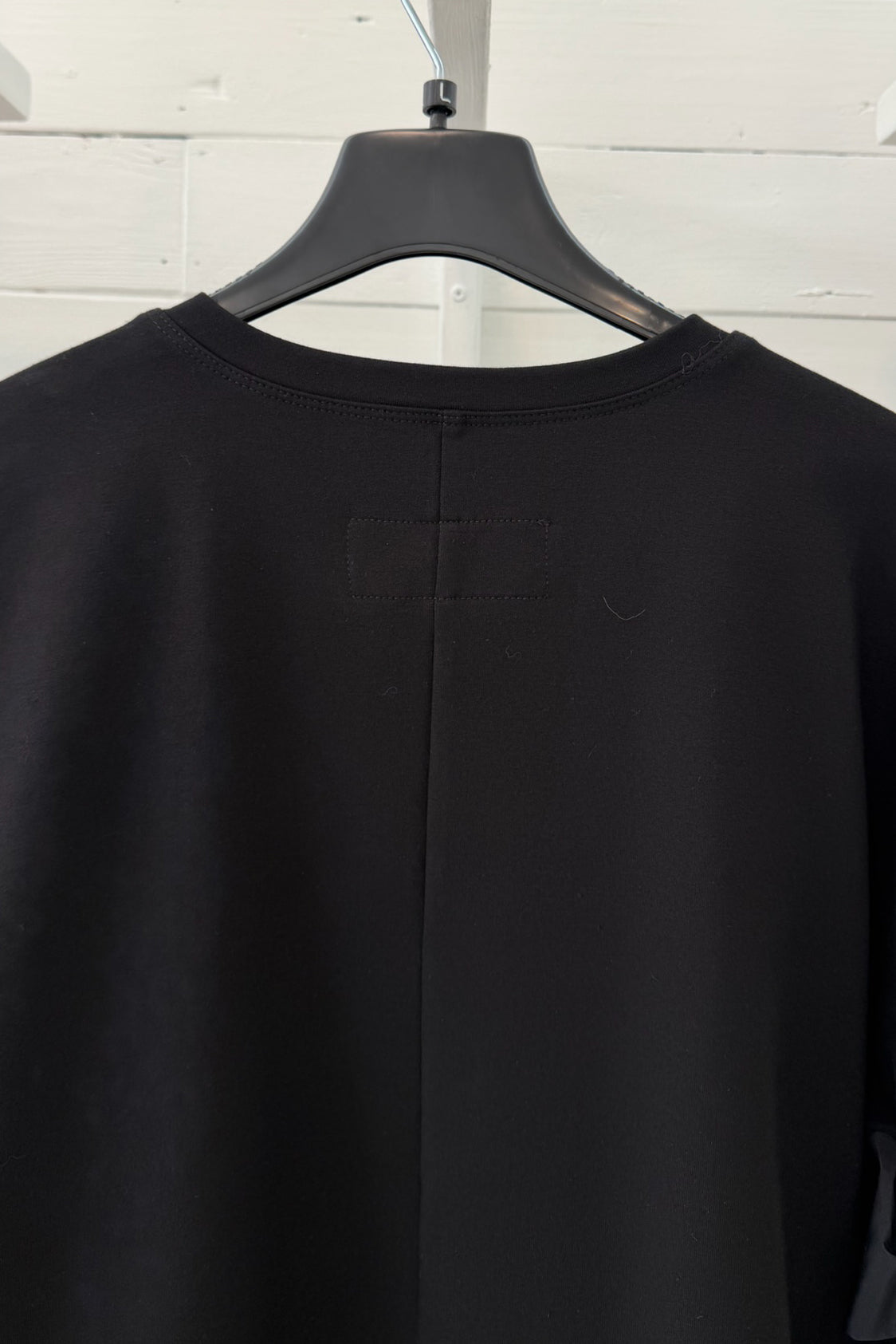 Maglia Ampia con Inserti in Tessuto Tecnico