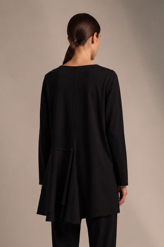 Maglia Asimmetrica con Inserti Geometrici a Contrasto
