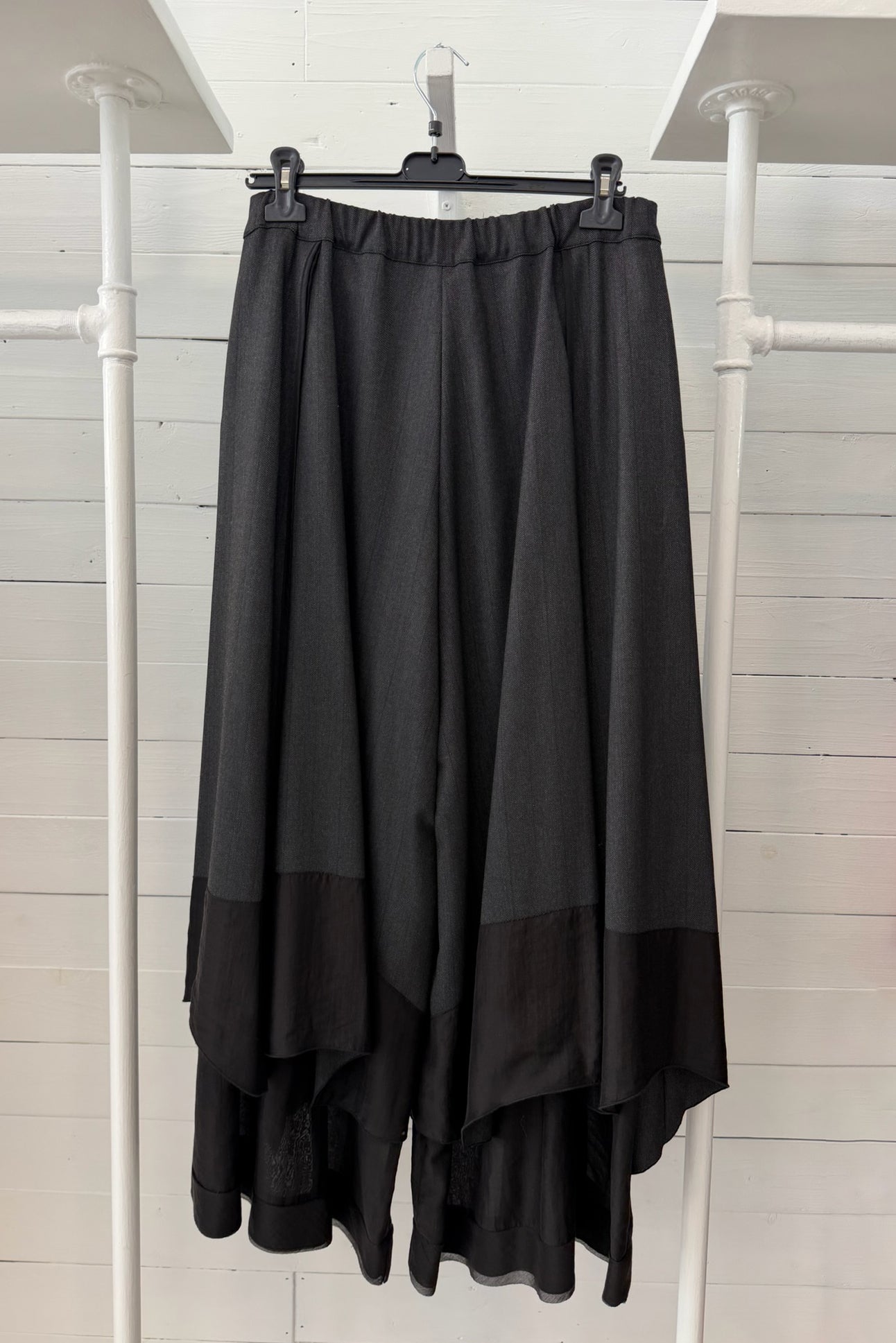 Pantalone Ampio Effetto Gonna con Inserti Fluidi