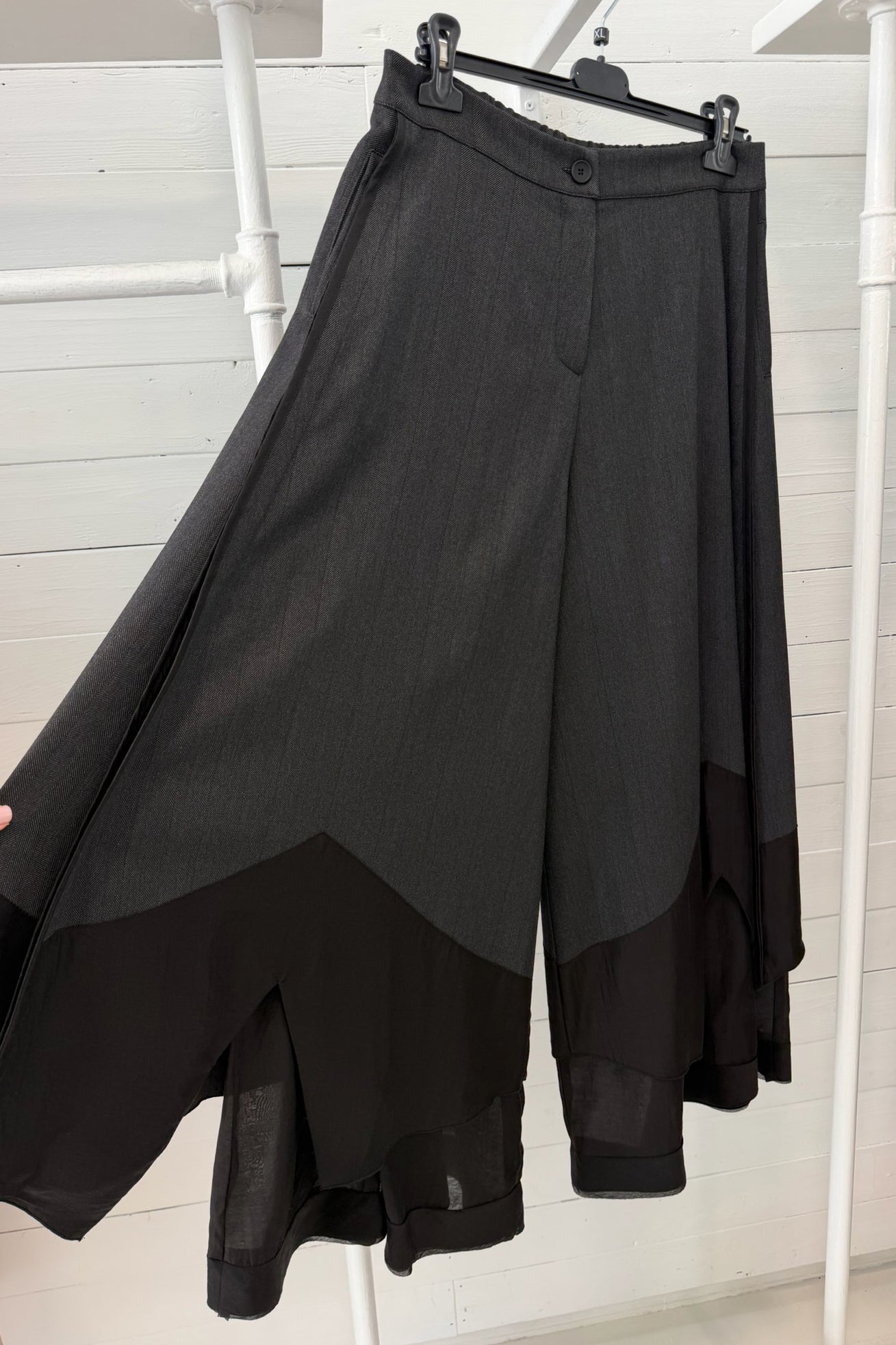 Pantalone Ampio Effetto Gonna con Inserti Fluidi