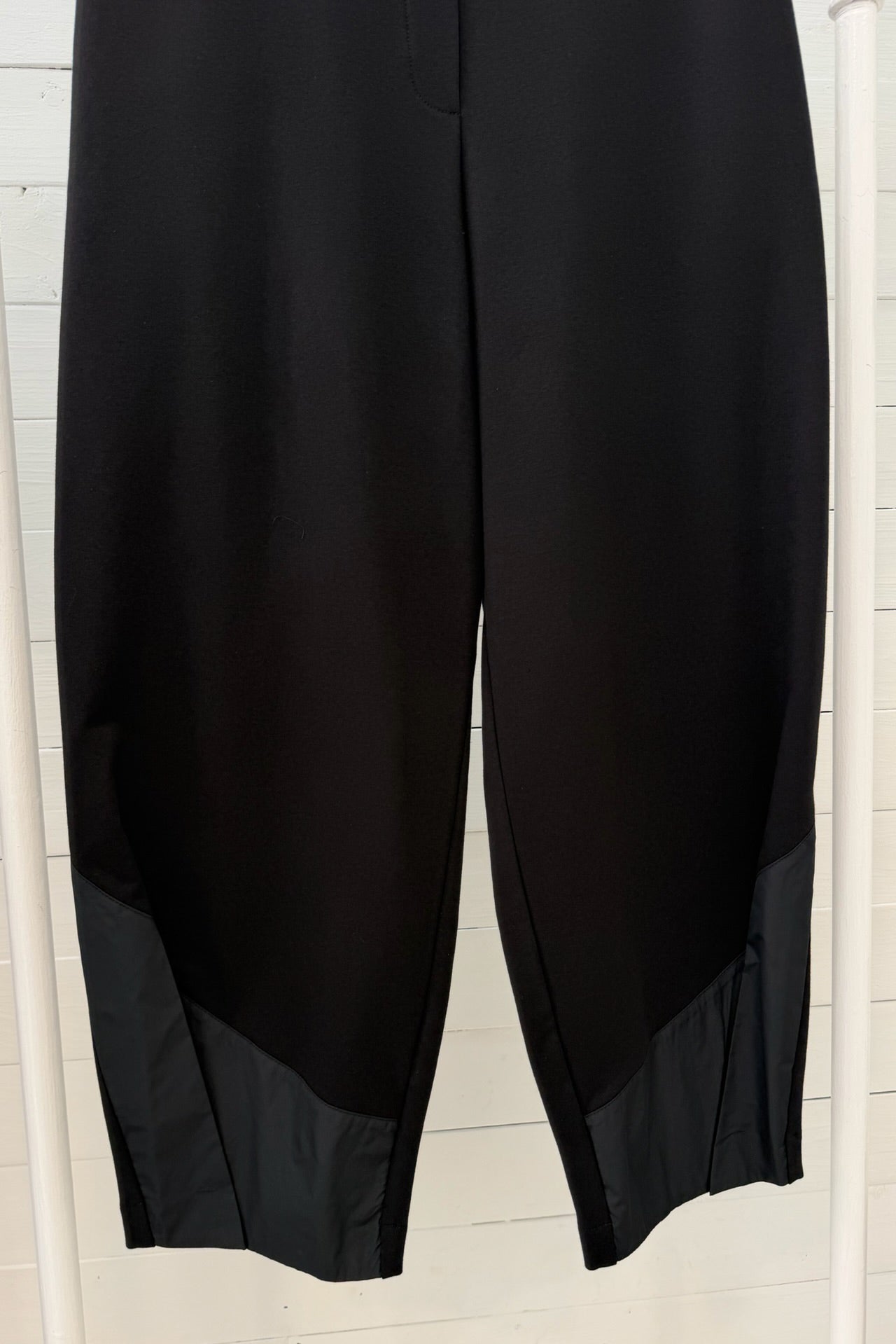 Pantalone con Inserti in Tessuto Tecnico