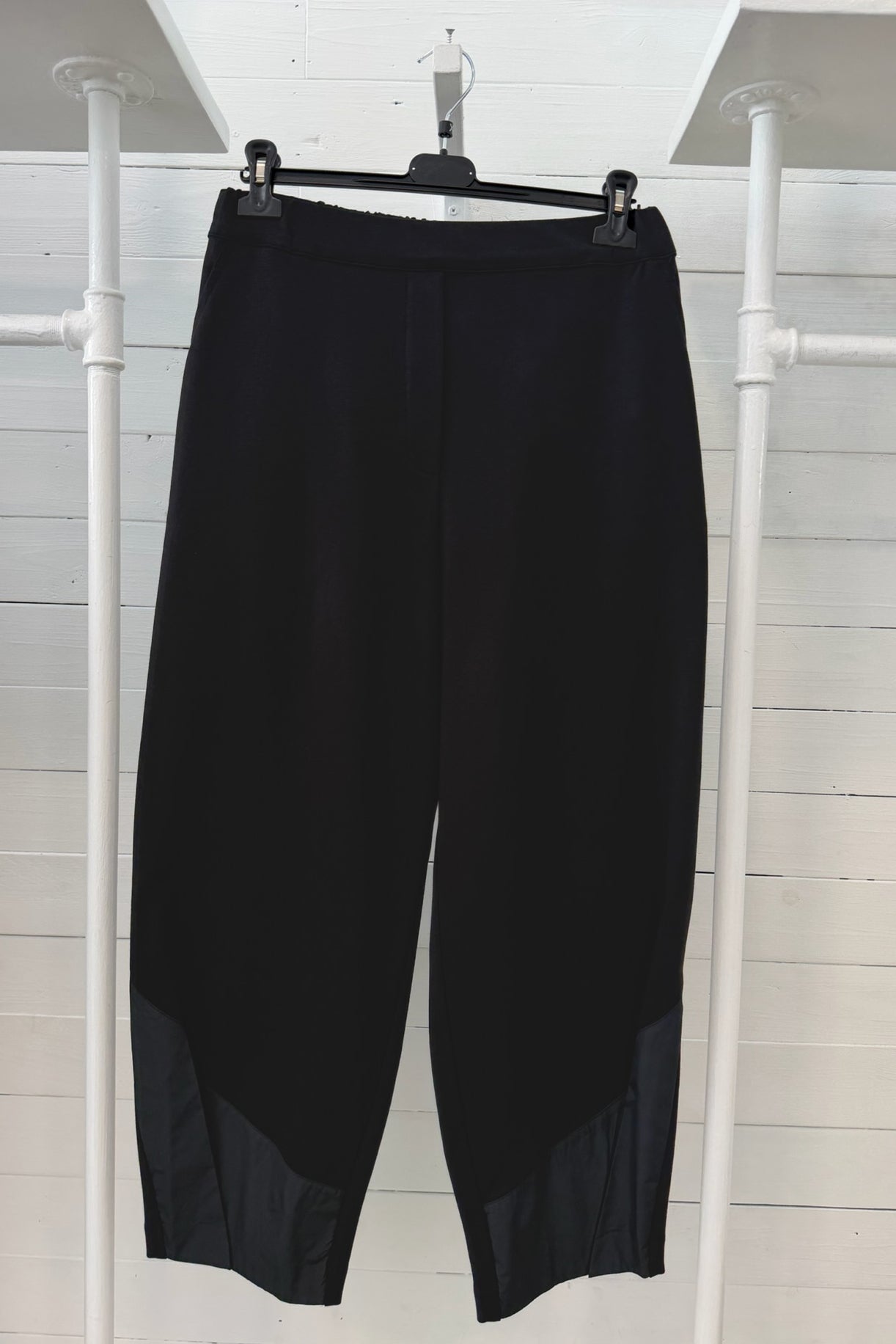 Pantalone con Inserti in Tessuto Tecnico