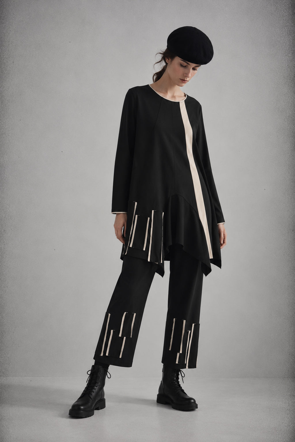 Pantaloni con Applicazioni Geometriche a Contrasto