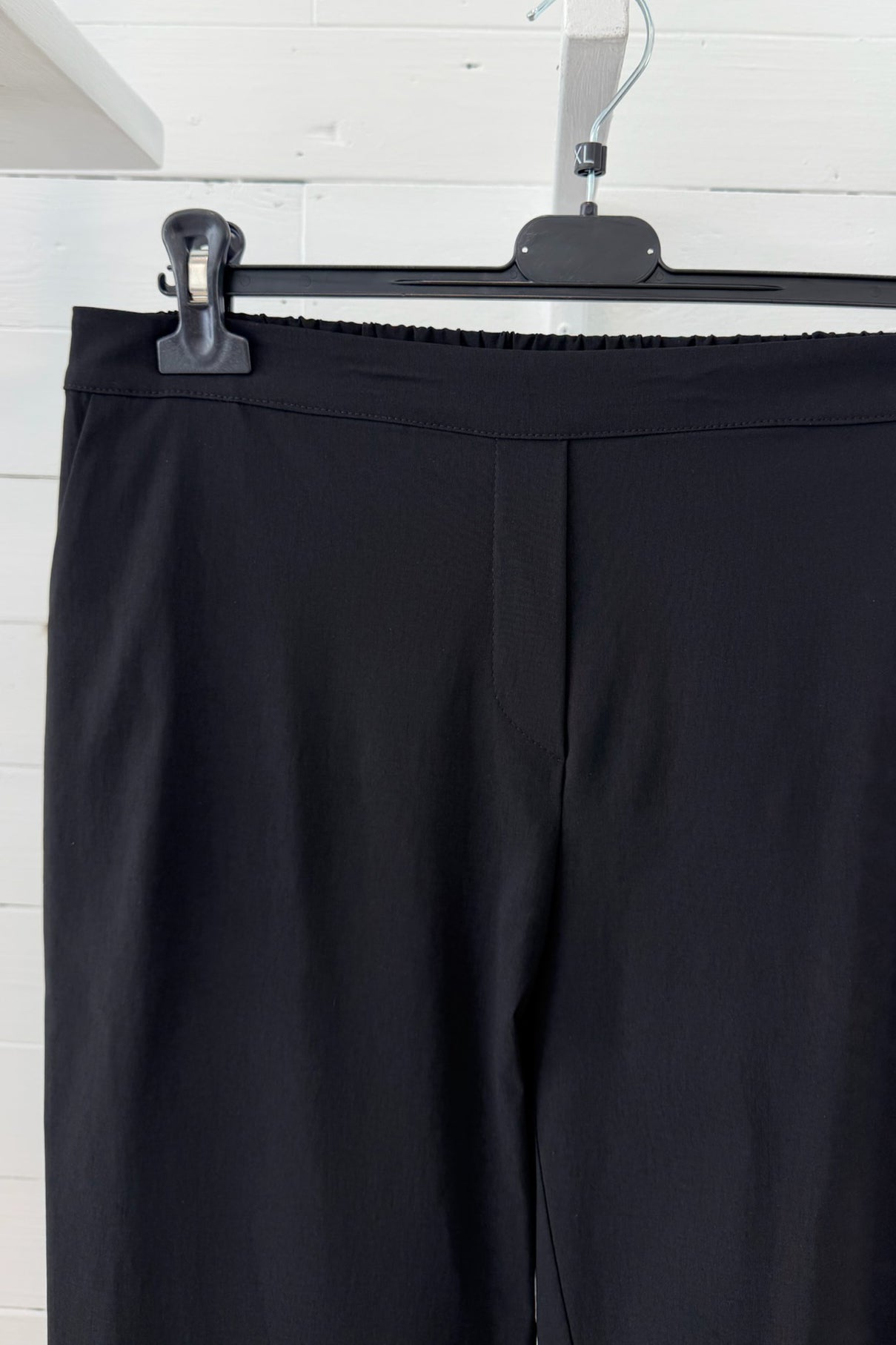 Pantaloni con Applicazioni Geometriche a Contrasto