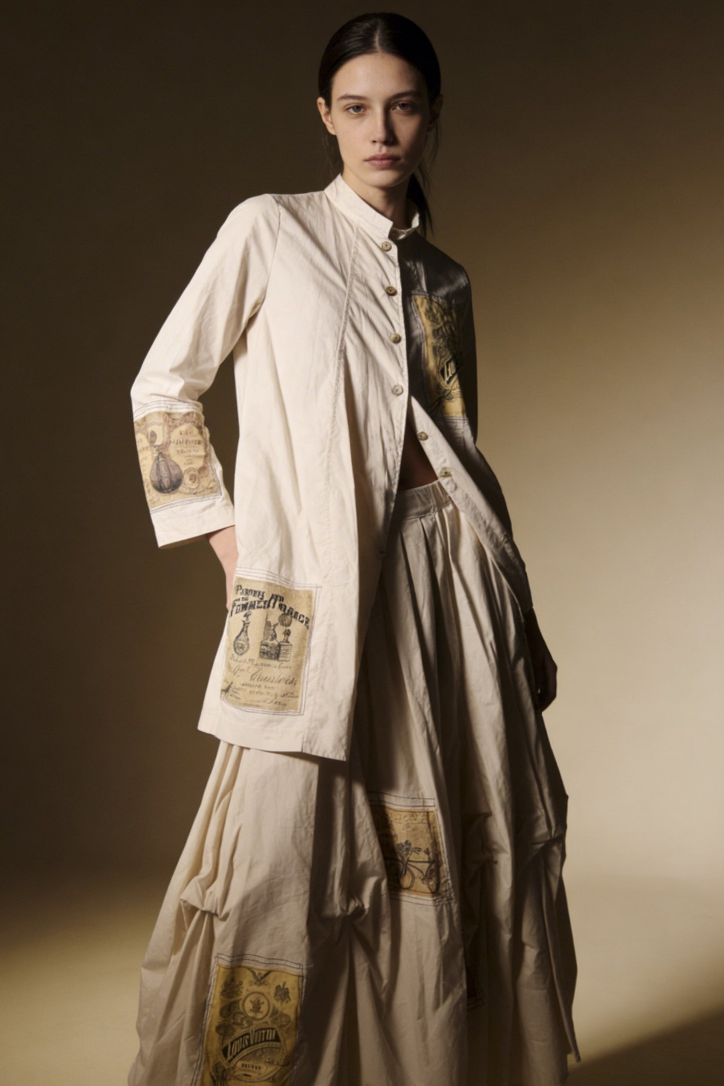 Gonna ampia con riprese e patch vintage