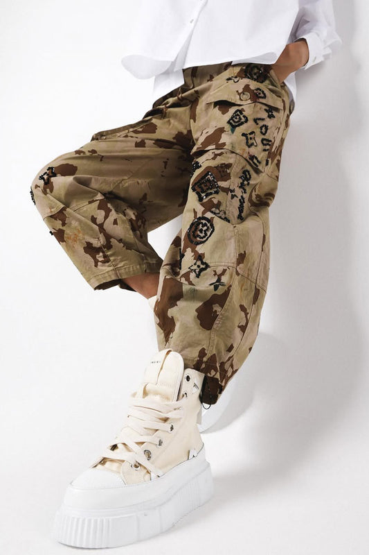Pantalone con applicazioni