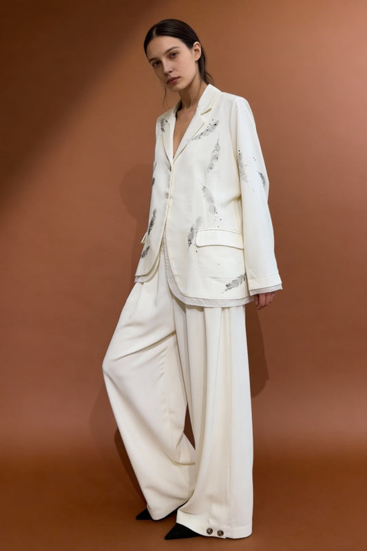 Pantalone con bottoni al fondo