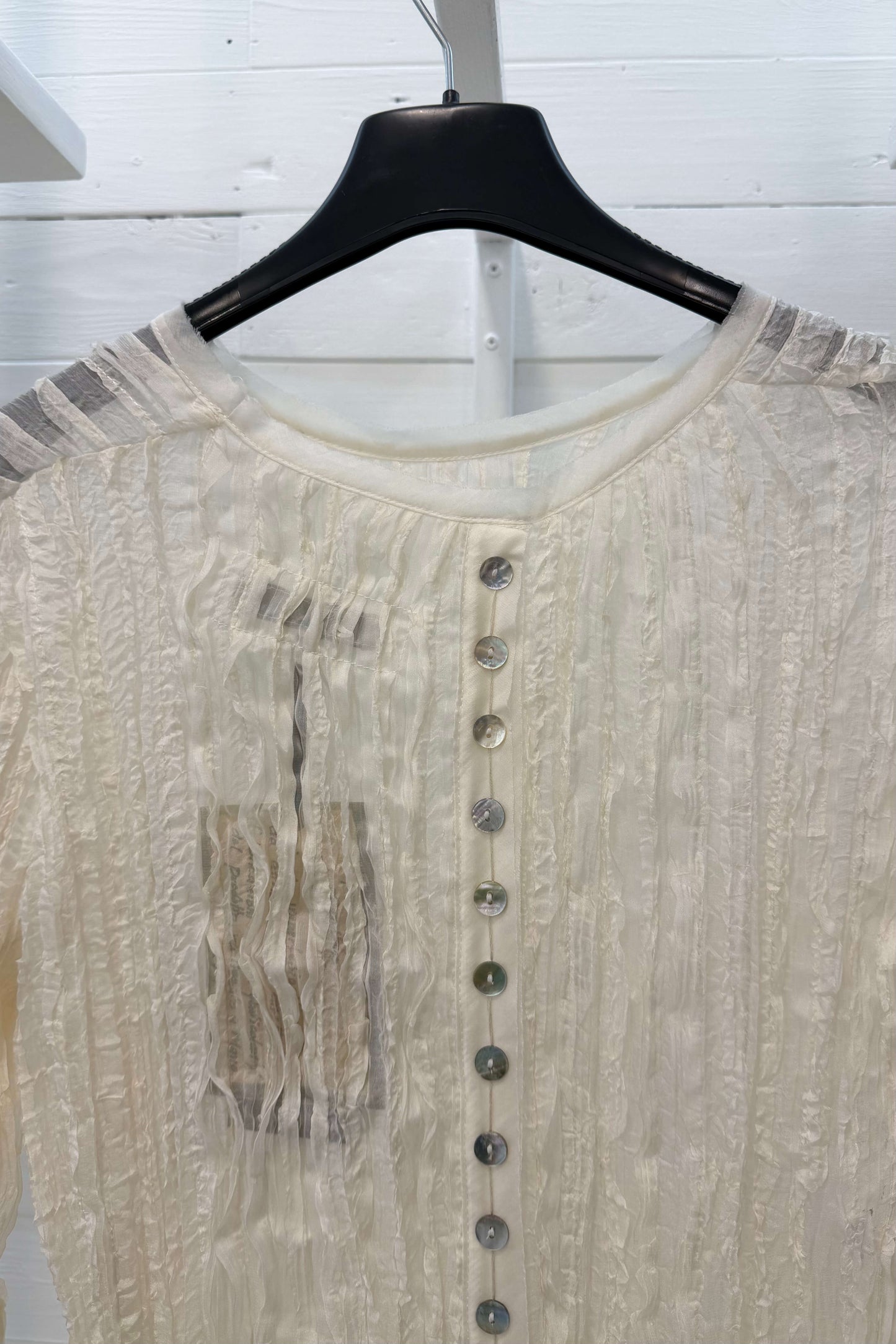 Blusa con bottoni madreperla