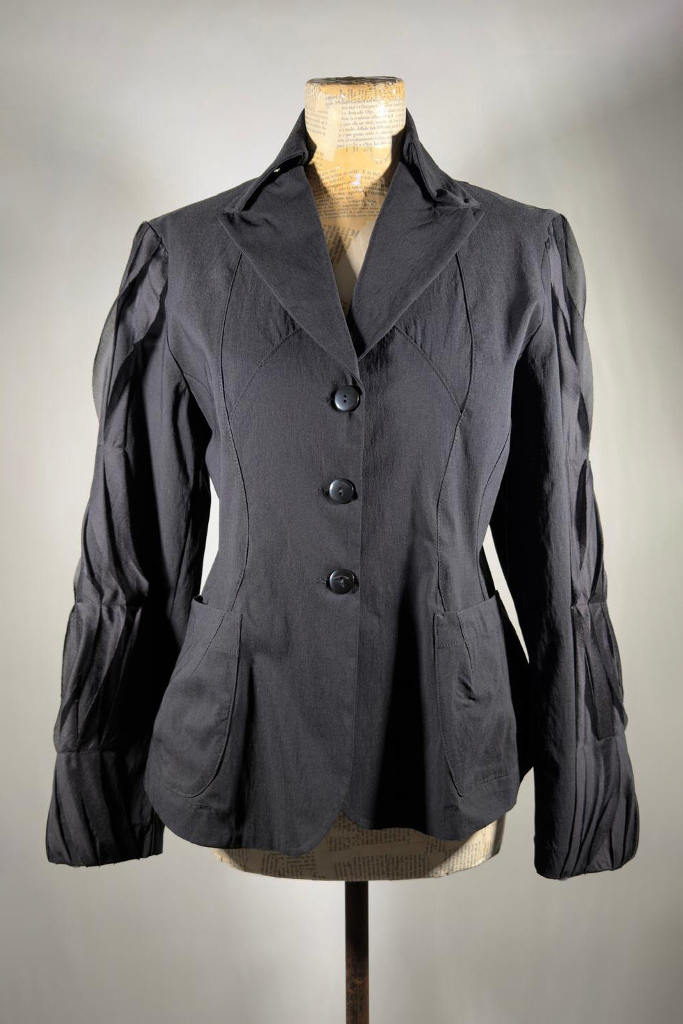 Giacca sartoriale con maniche strutturate