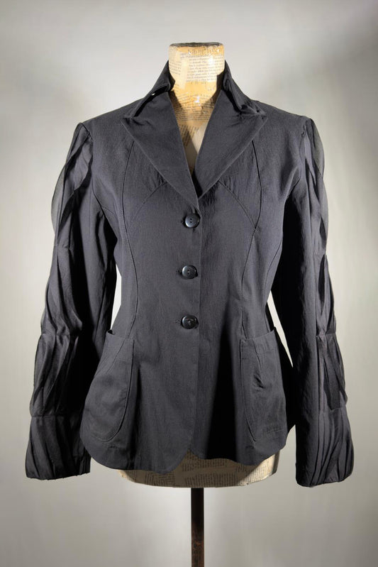Giacca sartoriale con maniche strutturate