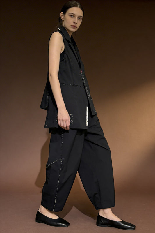Pantalone con riprese e cuciture a contrasto