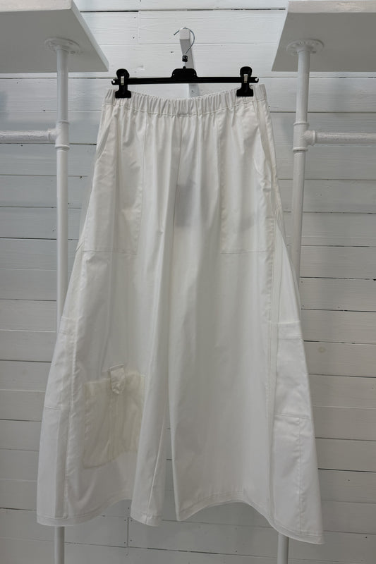 Pantalone a gamba ampia con tasche applicate