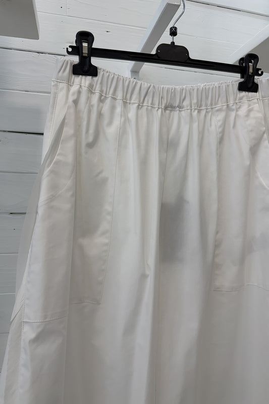 Pantalone a gamba ampia con tasche applicate