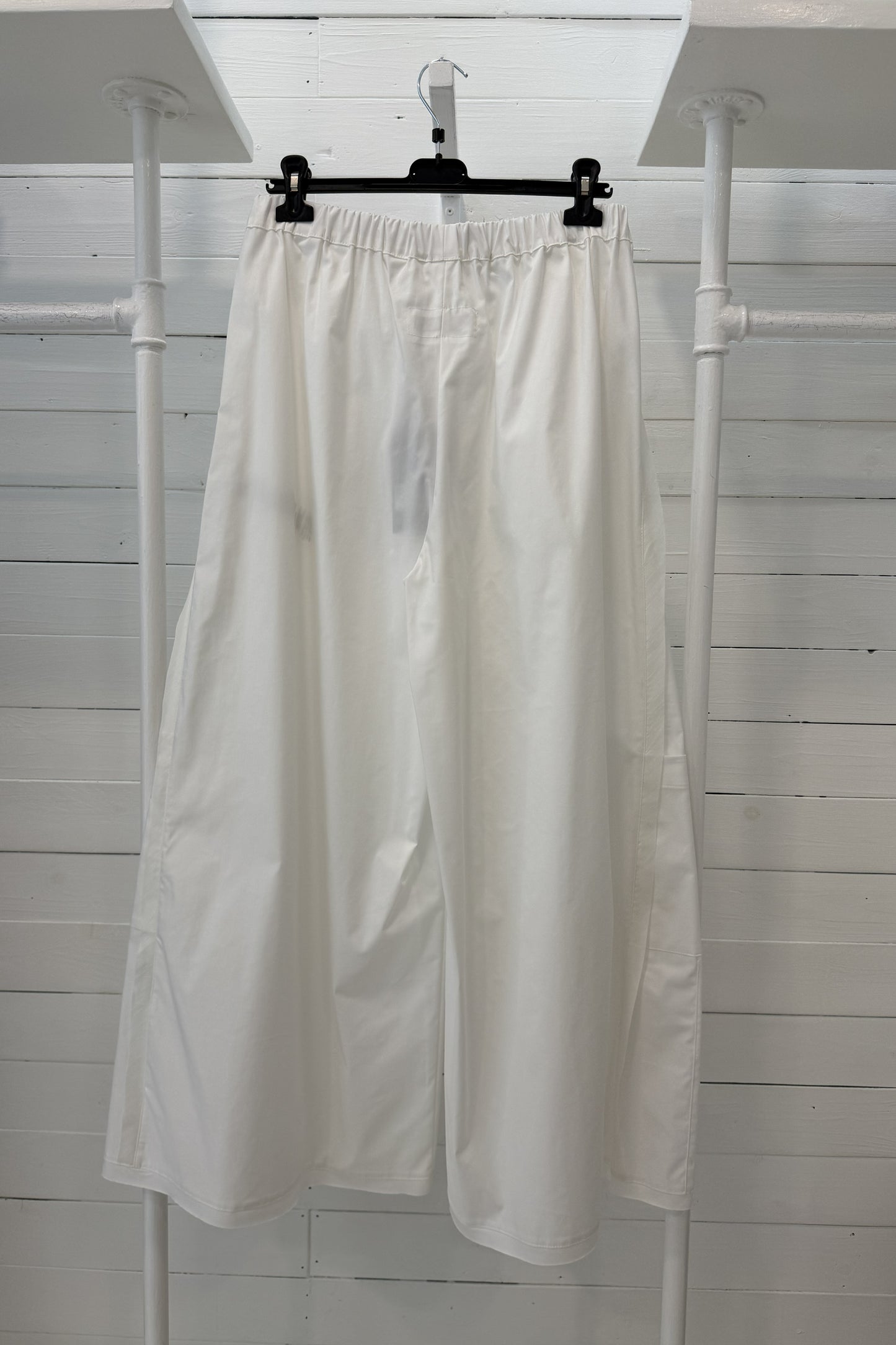 Pantalone a gamba ampia con tasche applicate