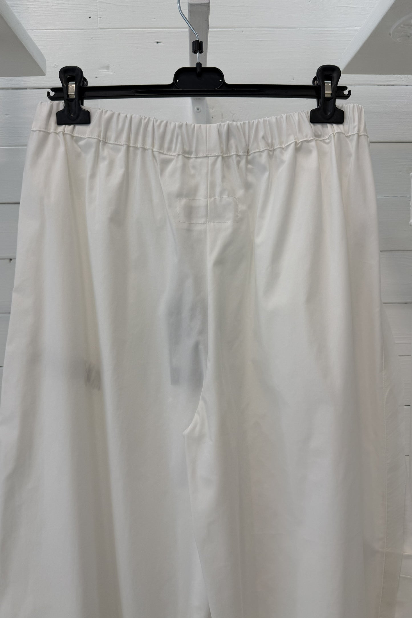 Pantalone a gamba ampia con tasche applicate