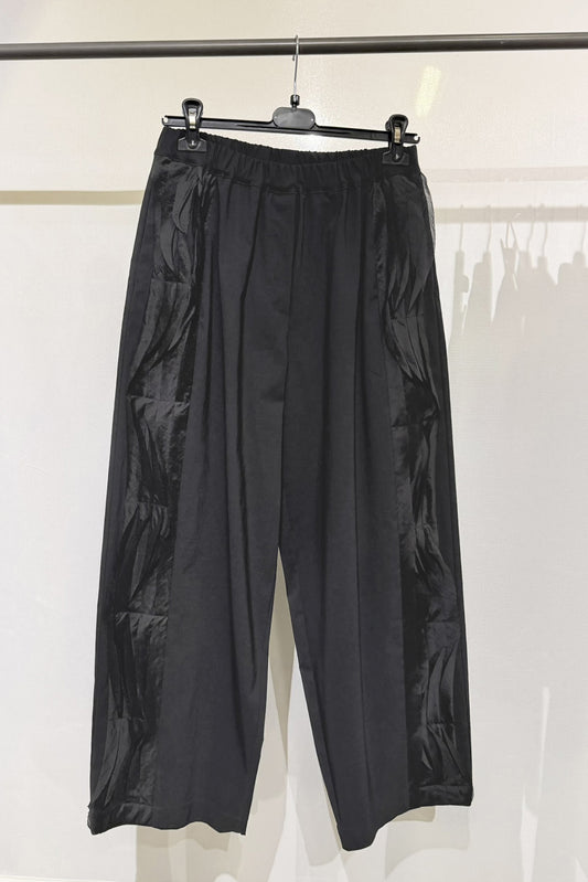 Pantalone con inserti laterali