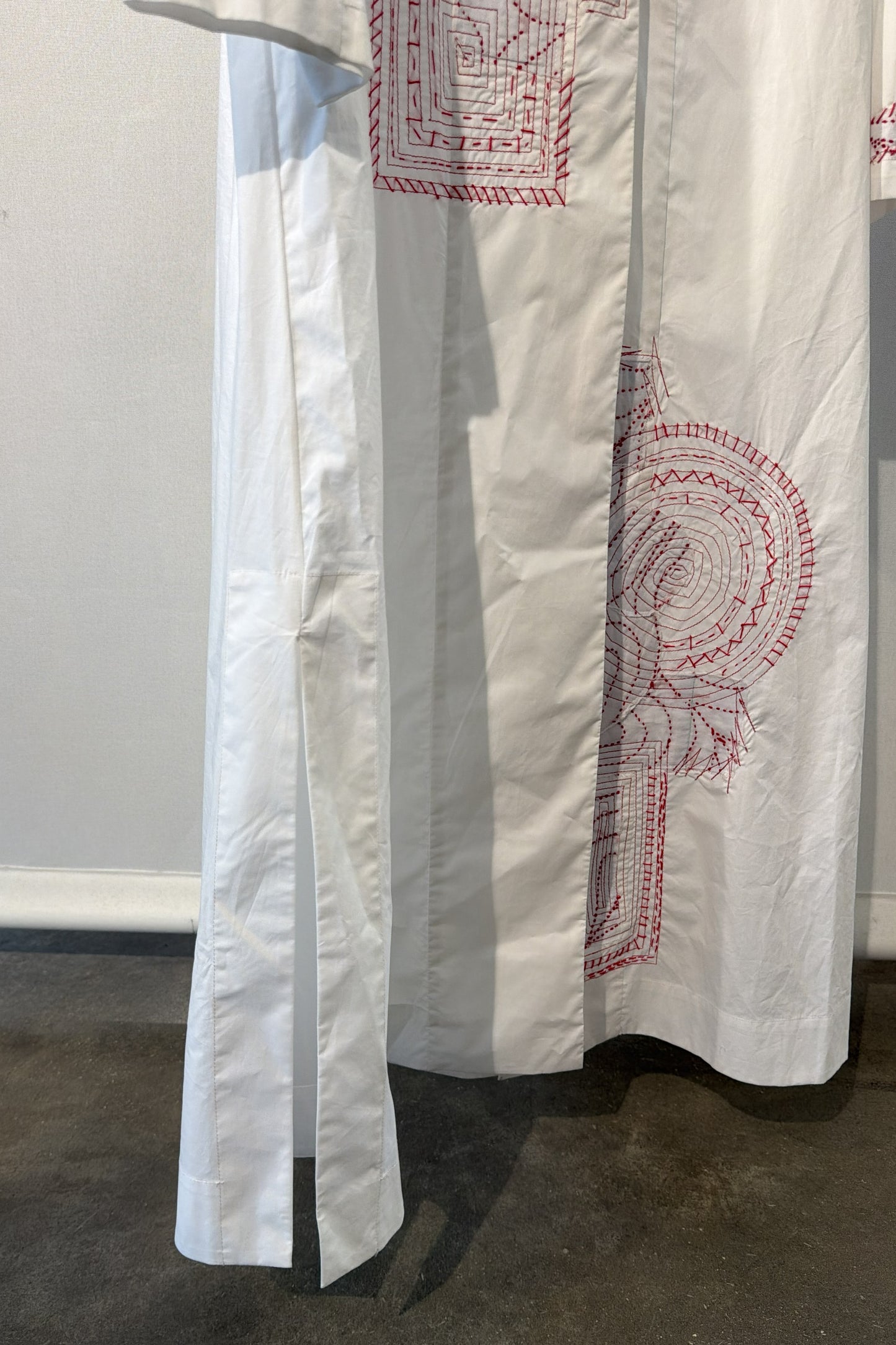 Spolverino ricamato in cotone