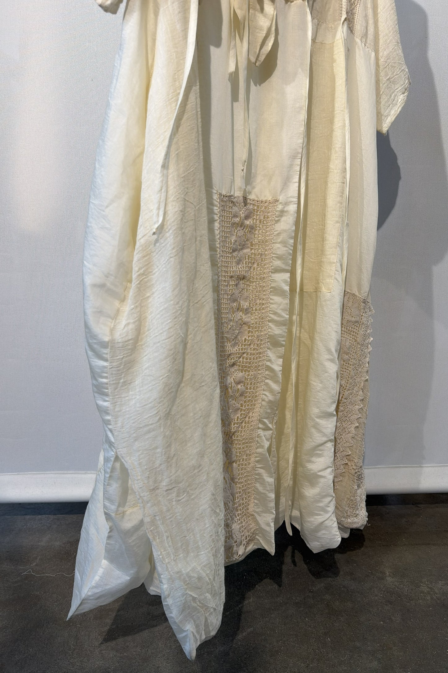 Spolverino con inserti e pizzo